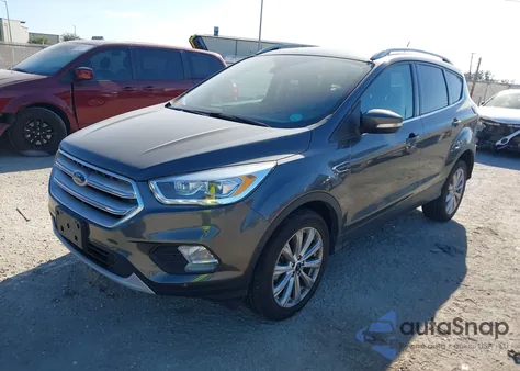 2018 Ford Escape Titanium z USA, uszkodzony, nr VIN 1FMCU0J95JUB36676